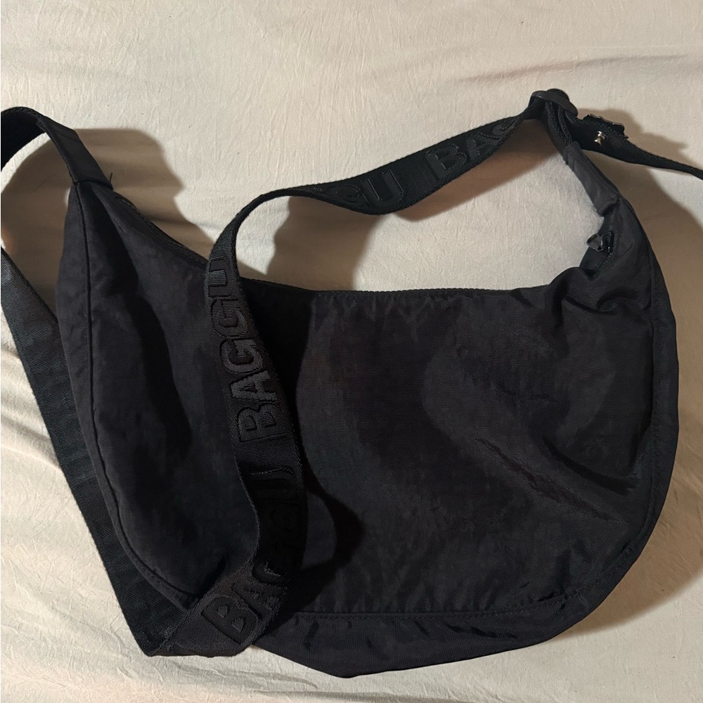BAGGU Black Shoulder Bag medium crescent bag. Long strap with extra length